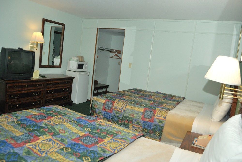 Royal I-94 Hotel Hudson