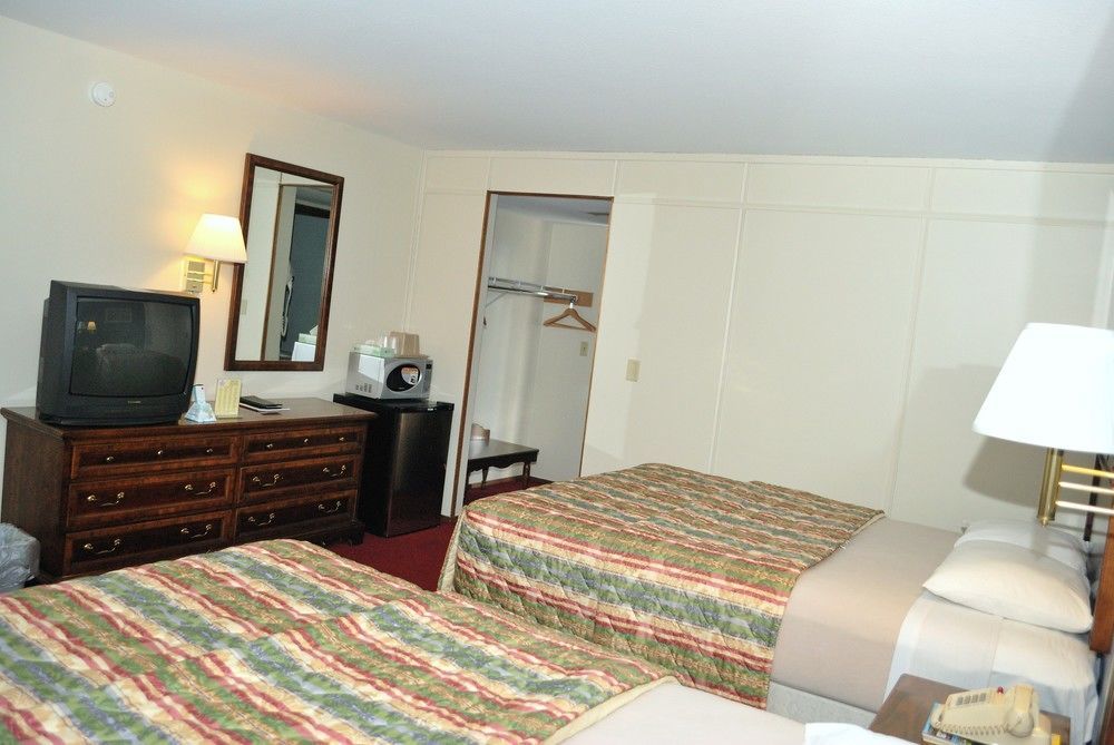 Royal I-94 Hotel