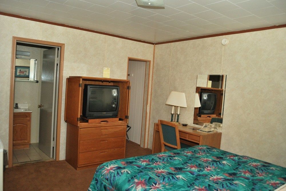 Royal I-94 Hotel *