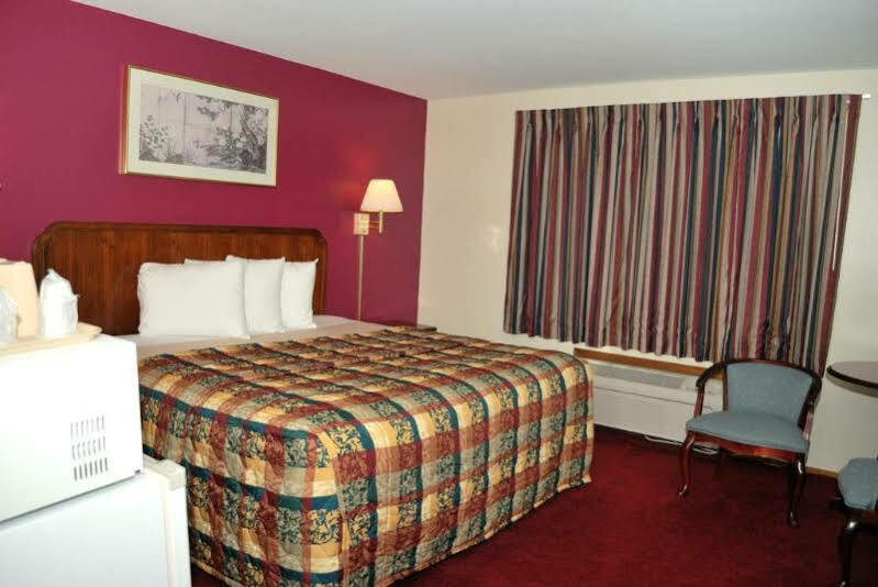 Royal I-94 Hotel *